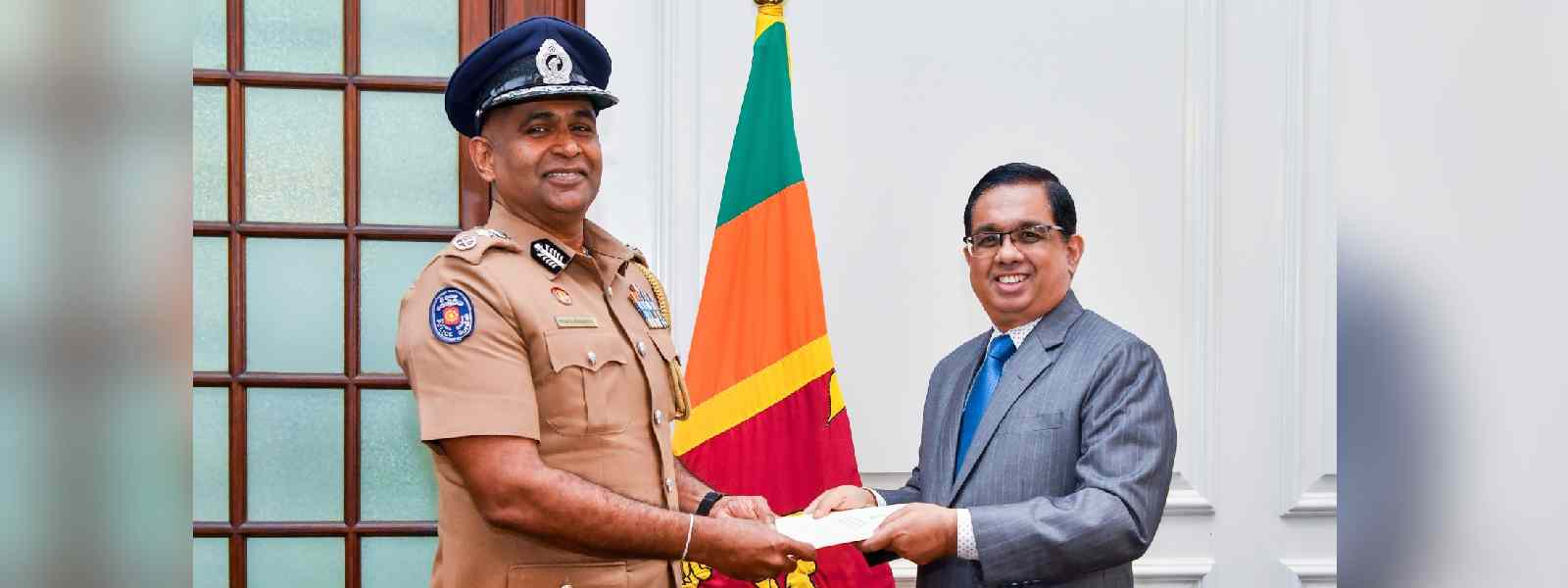 නව පොලිස්පති ලෙස ප්‍රියන්ත වීරසූරිය පත් කෙරේ...